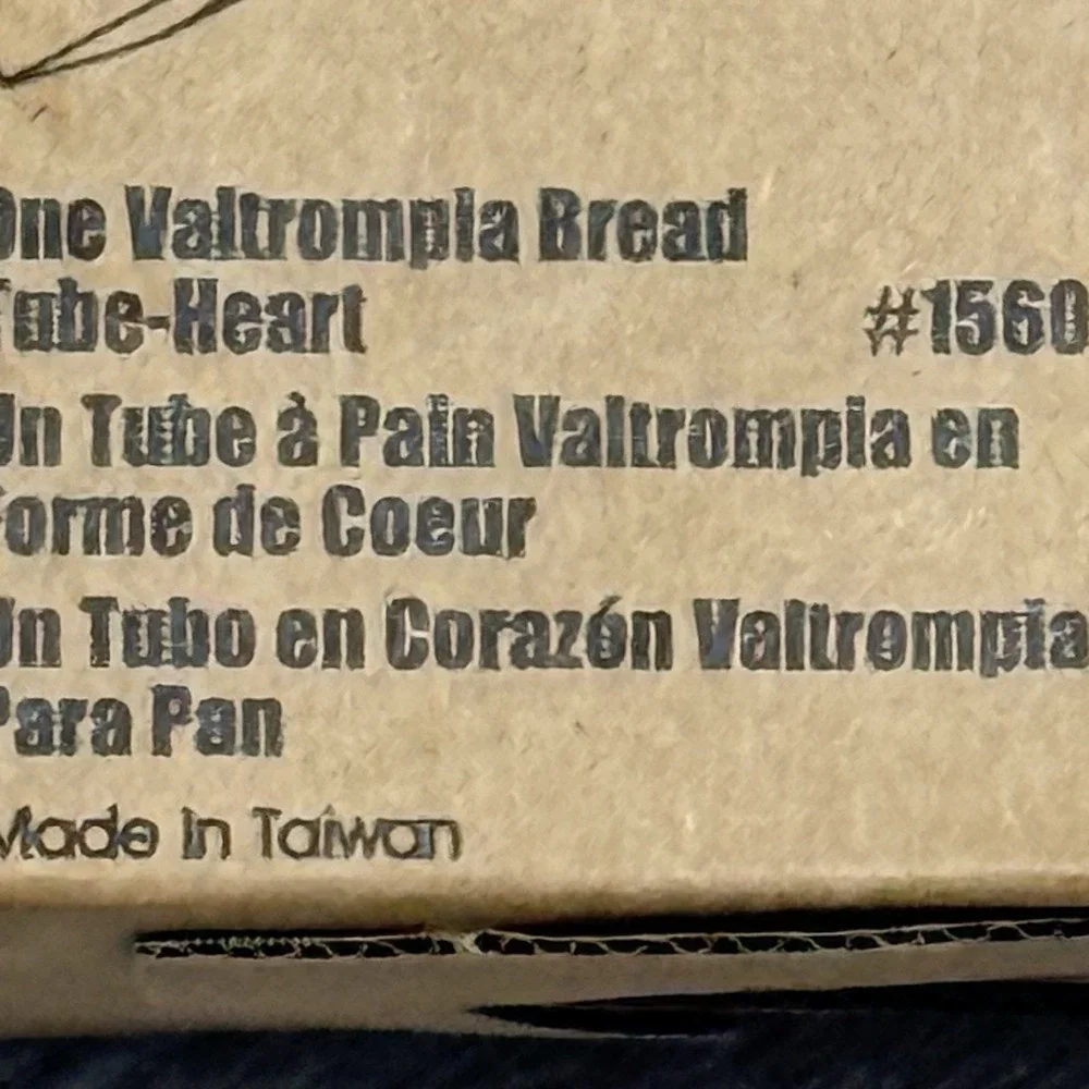 The Pampered Chef Valtrompia Bread Tube Heart Shaped. #1560, New in Box